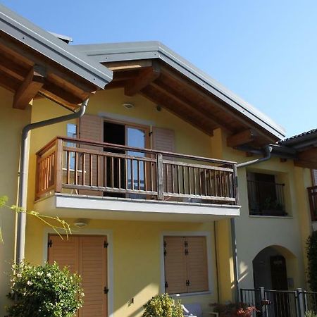 Mansarda Di Alex E Nataly Apartment Calceranica al Lago Exterior photo