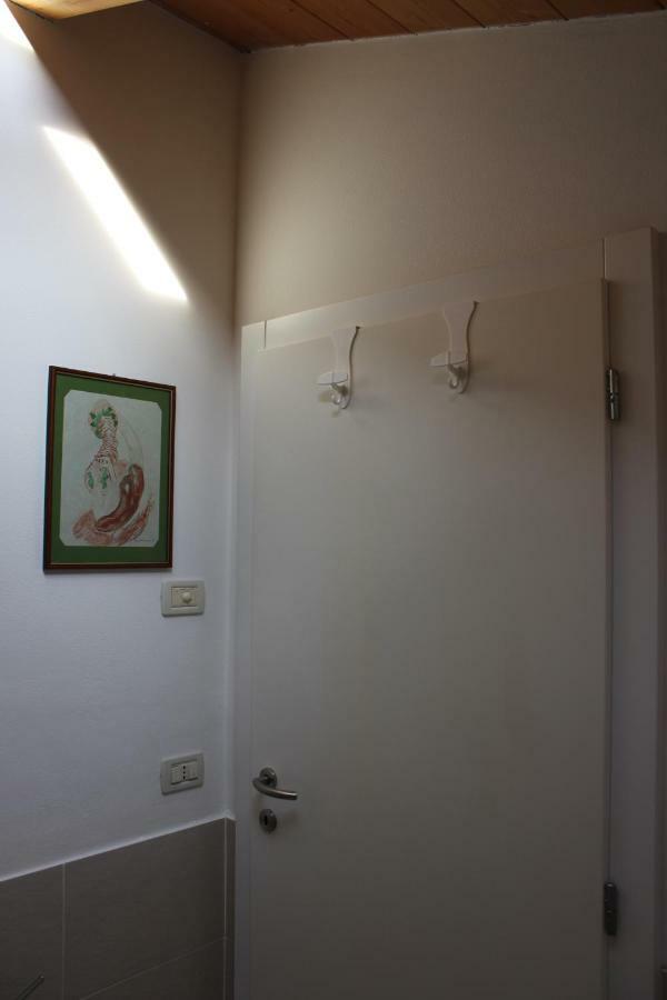 Mansarda Di Alex E Nataly Apartment Calceranica al Lago Exterior photo